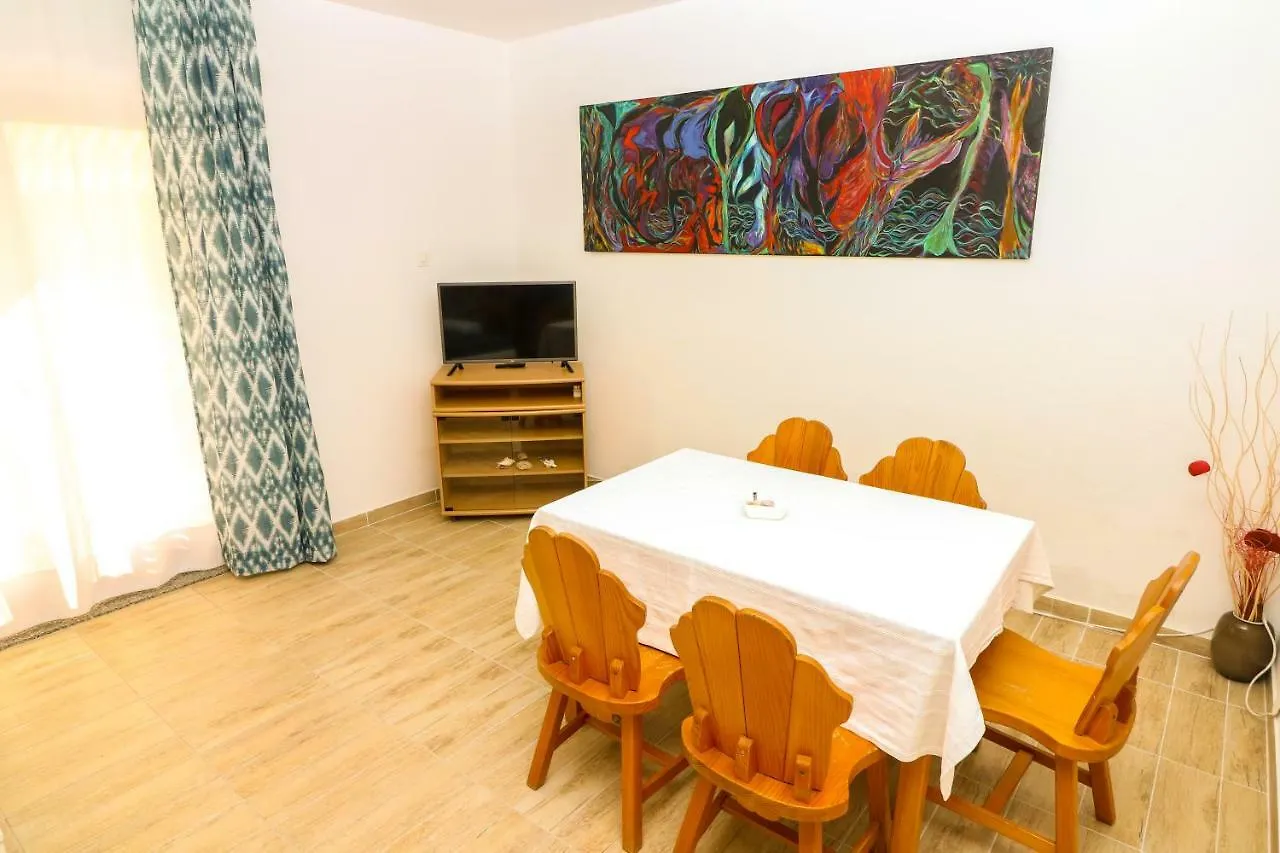 Apartments Reljic With Terrace باشْكا