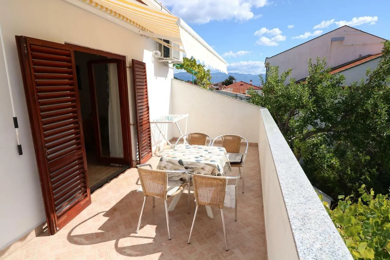 Apartments Reljic With Terrace باشْكا